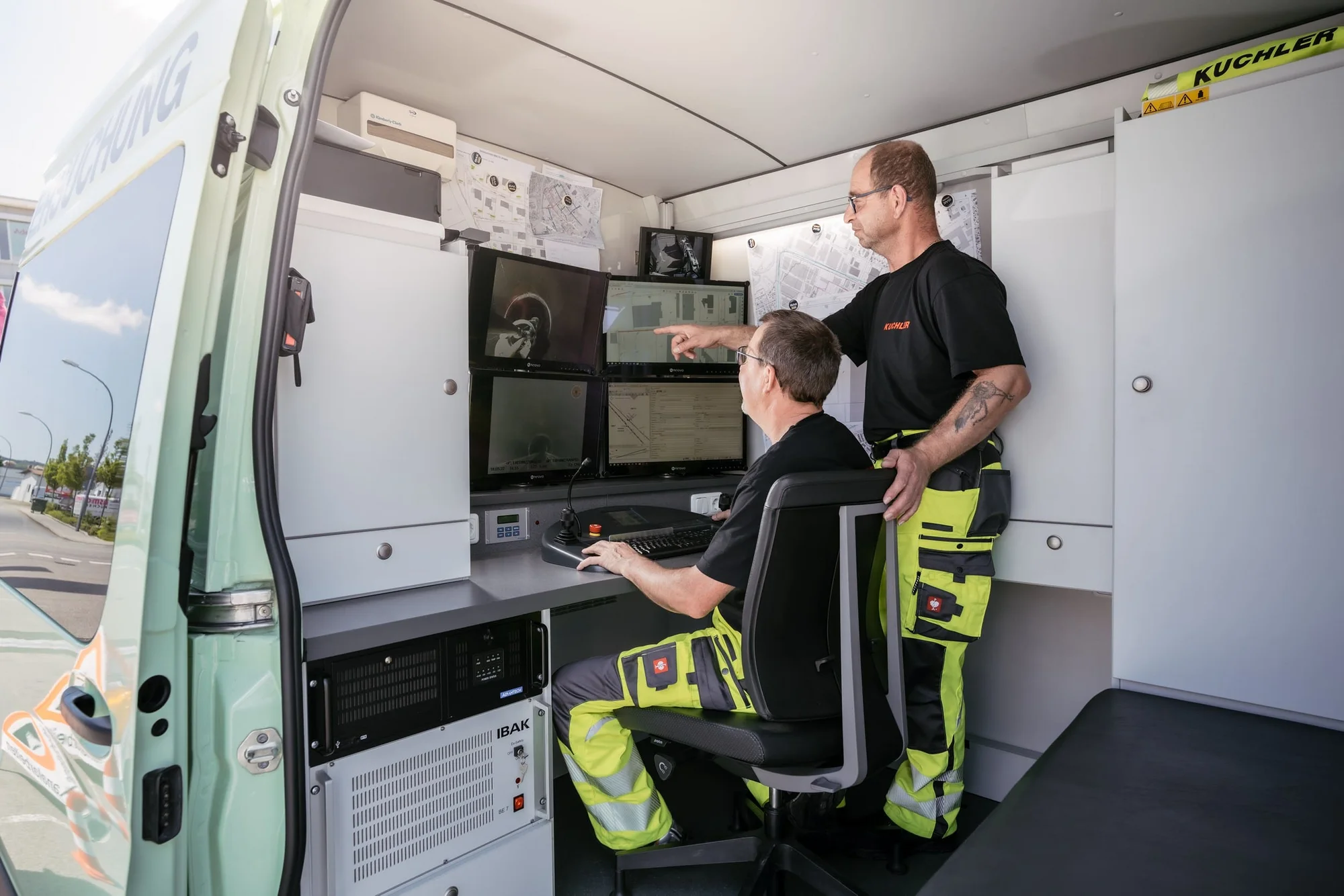 Kranarbeiten Dingolfing mit Kran für Container und Betonteile